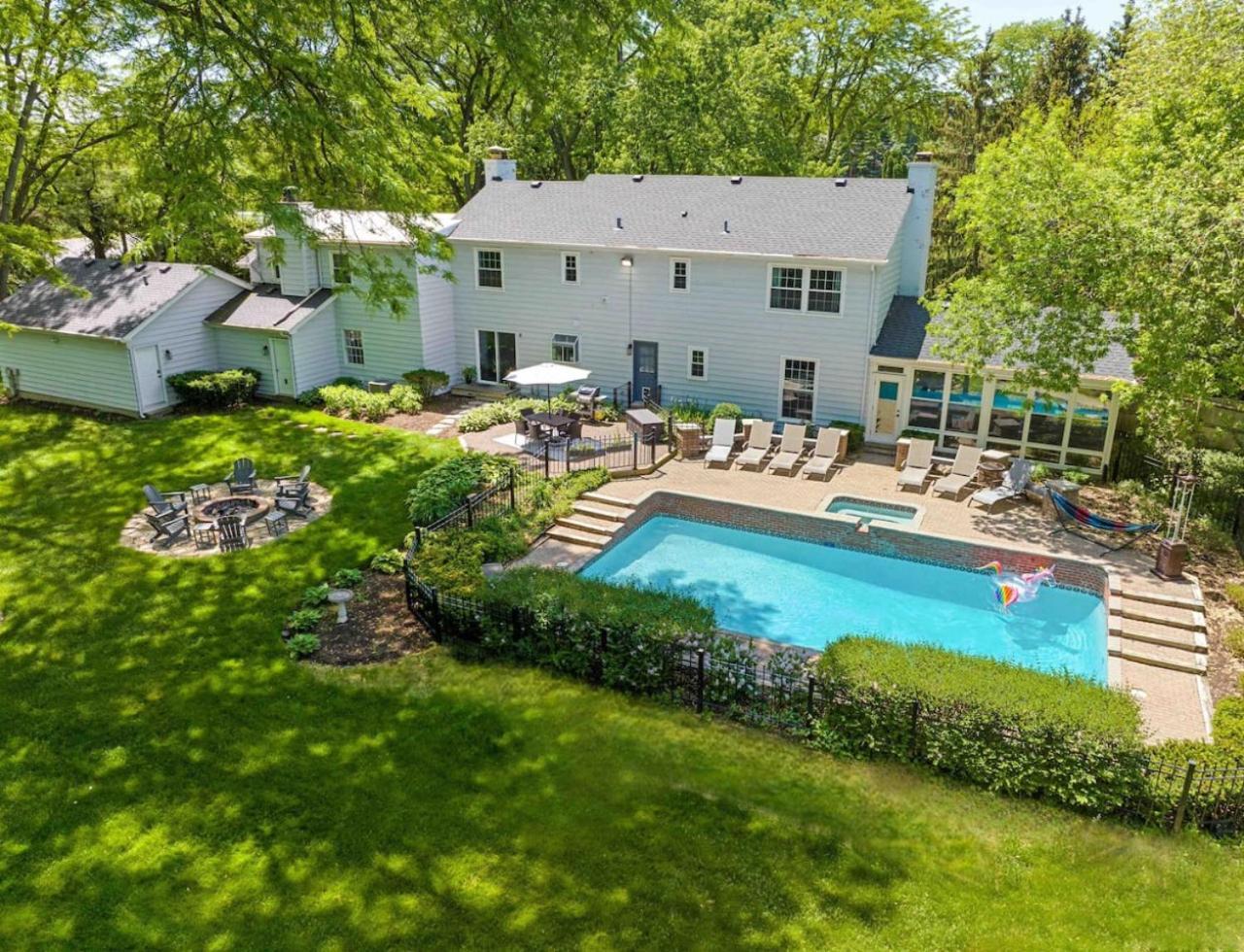 Spacious, Luxury Renovated Home With 4 Kings, Firepit Glen Ellyn Екстериор снимка